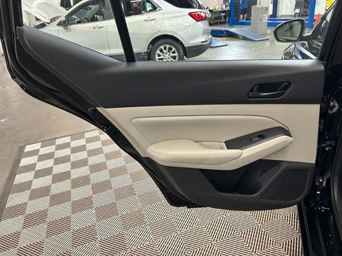 Used 2025 Nissan Altima 2.5 SV FWD image 15