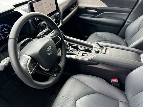 Used 2024 Toyota Grand Highlander AWD image 10