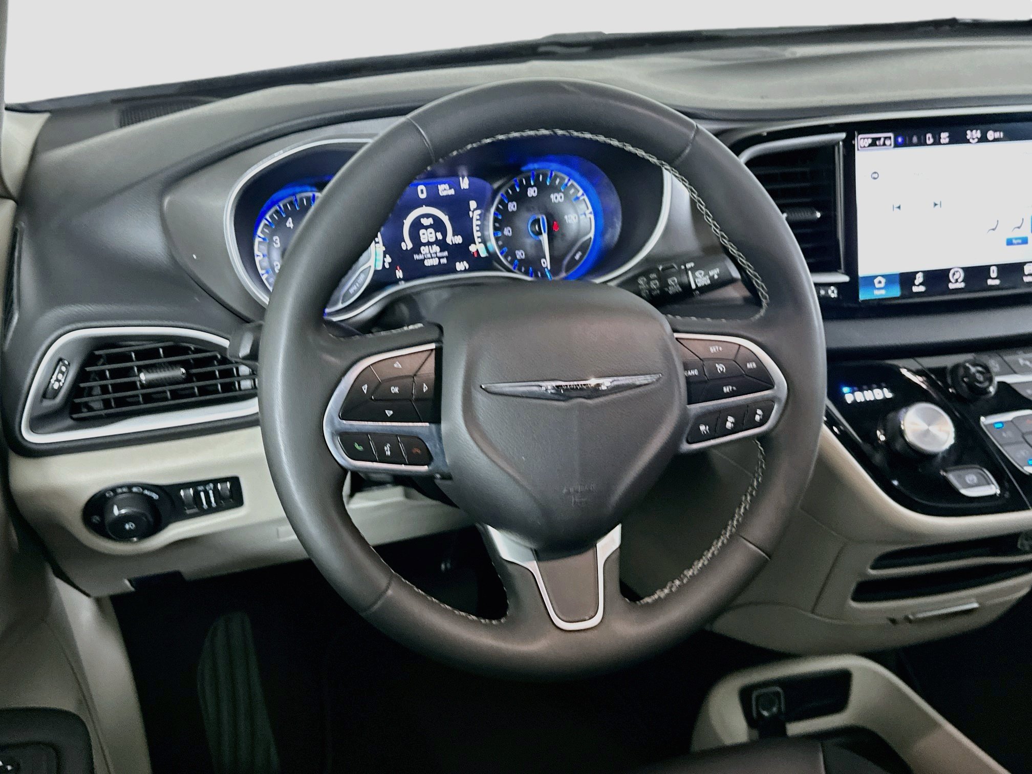 Used 2024 Chrysler Pacifica Touring-L FWD image 18