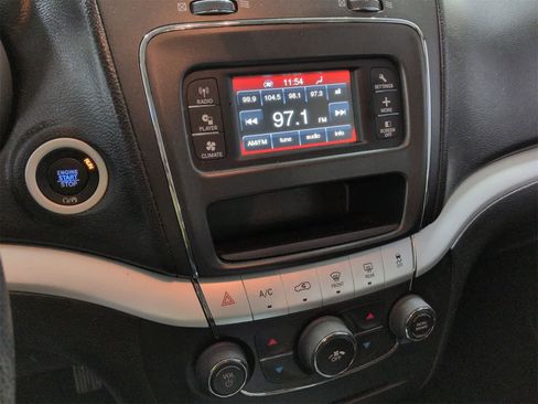 Used 2018 Dodge Journey SE image 28