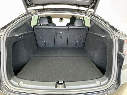 Used 2024 Tesla Model Y 2WD image 18