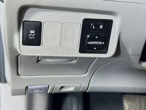 Used 2013 Toyota Corolla LE image 11