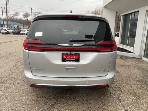 New 2026 Chrysler Pacifica Limited image 6