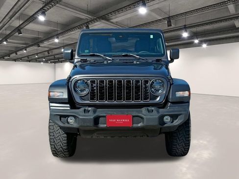 Used 2024 Jeep Wrangler Unlimited Sport AWD/4WD image 18