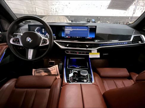 Used 2024 BMW X7 xDrive40i w/ M Sport Package AWD/4WD image 18