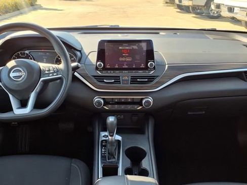 Used 2025 Nissan Altima 2.5 SV image 12