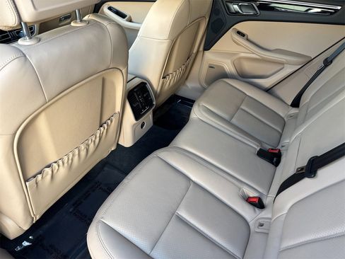 Used 2023 Porsche Macan image 14