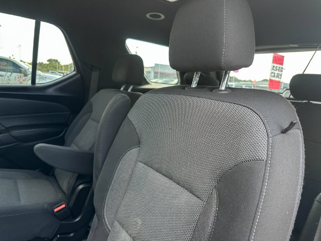 Used 2022 Chevrolet Traverse LT FWD image 19
