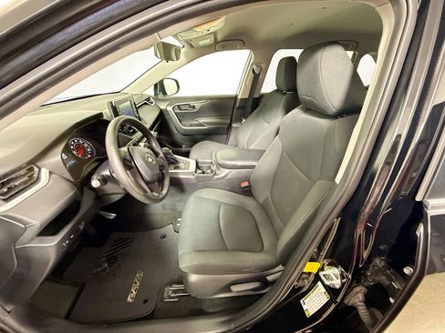 Used 2021 Toyota RAV4 LE w/ Carpet Mat Package (TMS) FWD image 18
