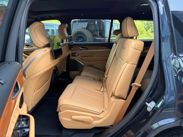 Used 2024 Jeep Grand Cherokee L Summit AWD/4WD image 13