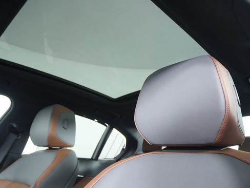 Used 2025 BMW i5 xDrive40 w/ Executive Package image 12