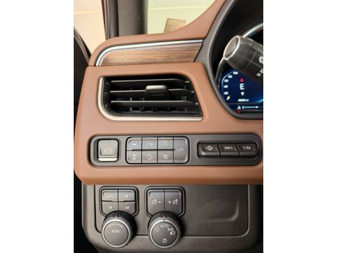 Used 2022 Chevrolet Tahoe High Country AWD/4WD image 9
