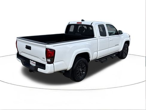 Used 2022 Toyota Tacoma SR5 image 3