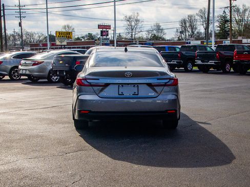 Used 2026 Toyota Camry XLE image 6