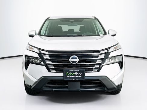 Used 2025 Nissan Rogue SV AWD/4WD image 2