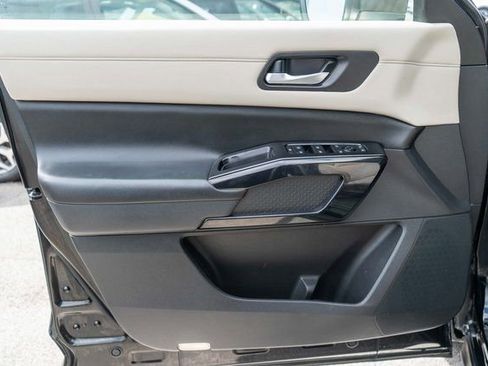Used 2022 Nissan Pathfinder SV AWD/4WD image 19