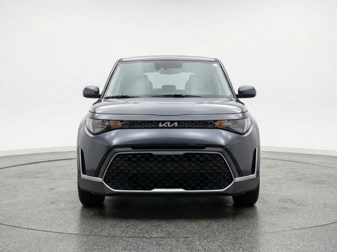 Used 2025 Kia Soul LX w/ LX Technology Package FWD image 2