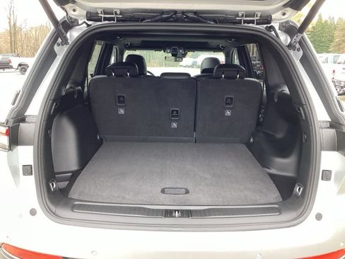 New 2025 Jeep Grand Cherokee Altitude image 15