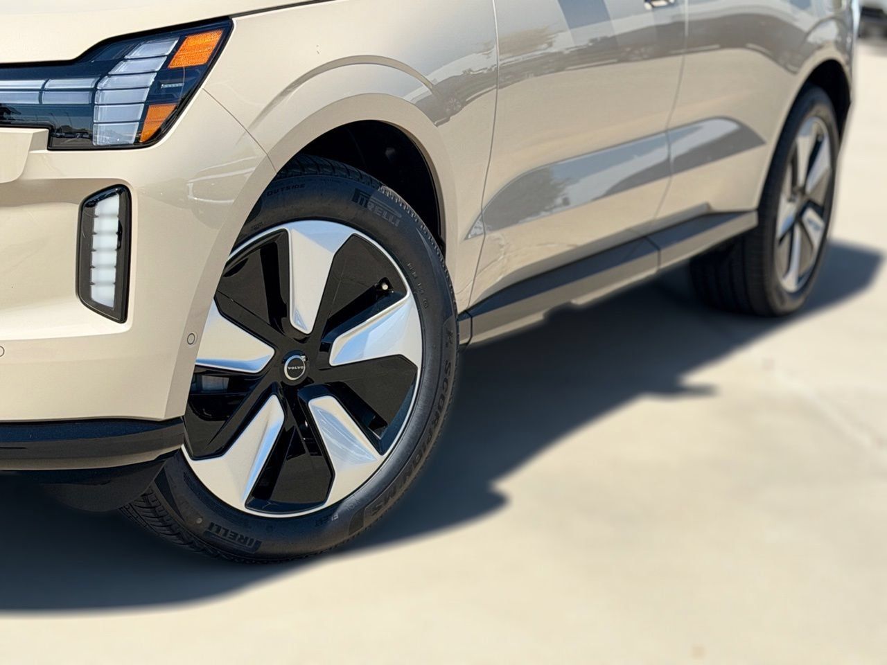 New 2026 Volvo EX90 Plus AWD/4WD image 7