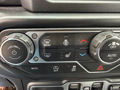 Used 2020 Jeep Wrangler Unlimited Sport image 14