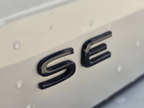 New 2026 Volkswagen Tiguan SE R-Line FWD image 9