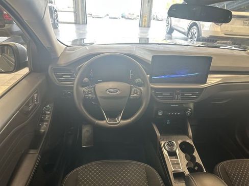 Used 2023 Ford Escape Active w/ Tech Pack #1 AWD/4WD image 2