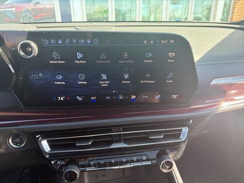 Used 2025 Chevrolet Traverse Z71 w/ Enhanced Driving Package image 11