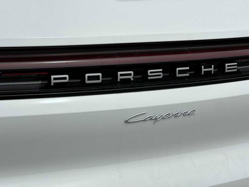 Used 2025 Porsche Cayenne image 25