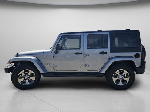Used 2018 Jeep Wrangler Unlimited Sahara AWD/4WD image 18