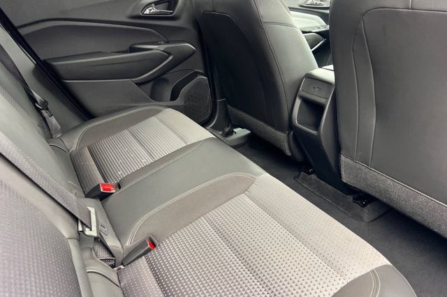Used 2025 Chevrolet Trax LT FWD image 18