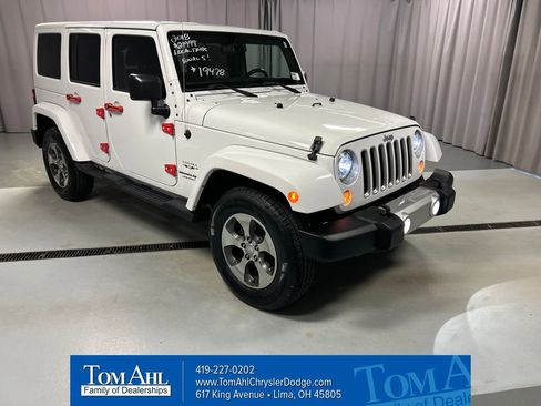 Used 2018 Jeep Wrangler Unlimited Sahara w/ Connectivity Group image 1