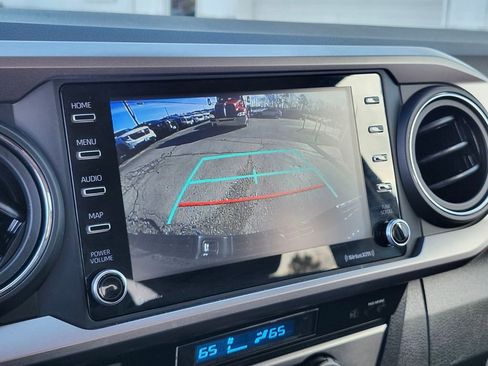 Used 2022 Toyota Tacoma SR5 AWD/4WD image 19