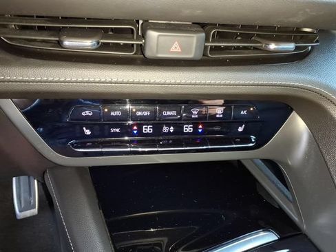 Used 2023 Buick Envision Essence w/ Sport Touring Package FWD image 32
