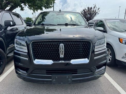 Used 2021 Lincoln Navigator Reserve AWD/4WD image 2