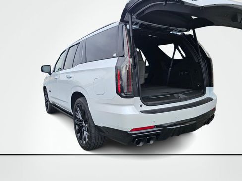 Used 2026 Cadillac Escalade V AWD/4WD image 13