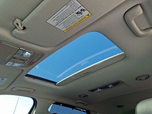 Used 2025 Kia Telluride EX w/ EX Captain's Chair Package FWD image 14