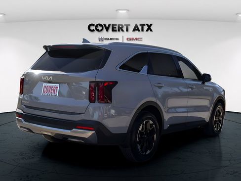 Used 2025 Kia Sorento S image 3