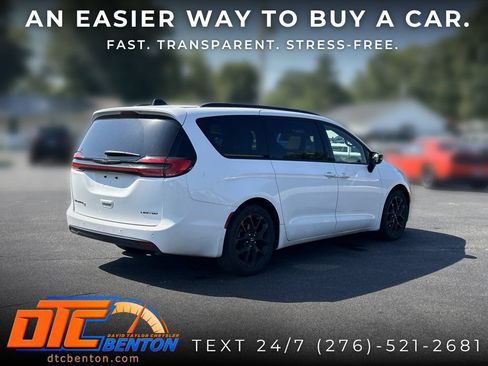 Used 2025 Chrysler Pacifica Limited FWD image 3