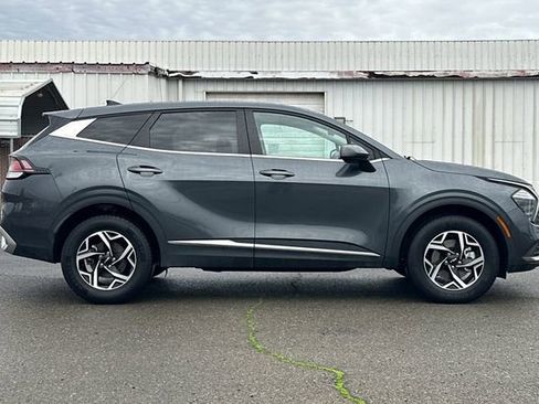 Used 2024 Kia Sportage LX image 3