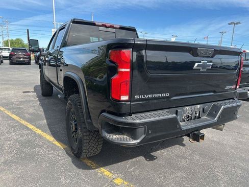 Used 2024 Chevrolet Silverado 2500 ZR2 w/ Technology Package AWD/4WD image 4