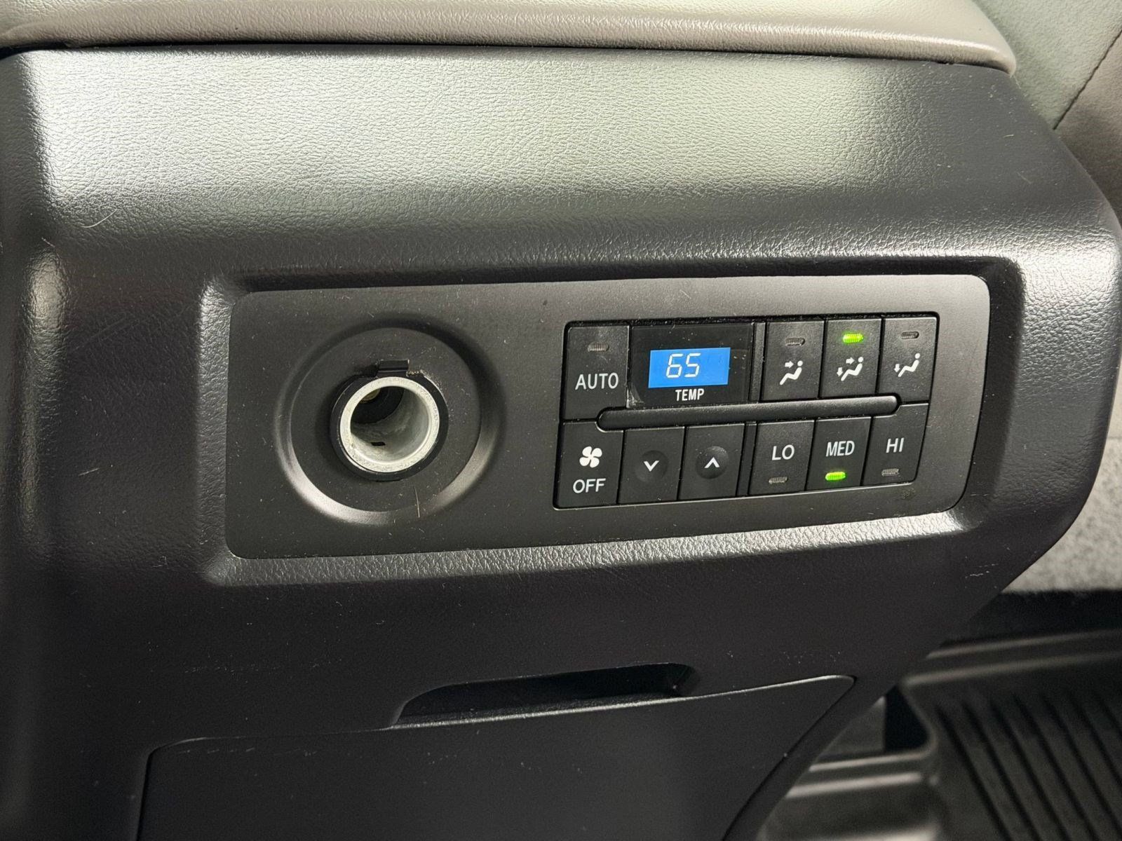 Used 2019 Toyota Sequoia SR5 AWD/4WD image 17