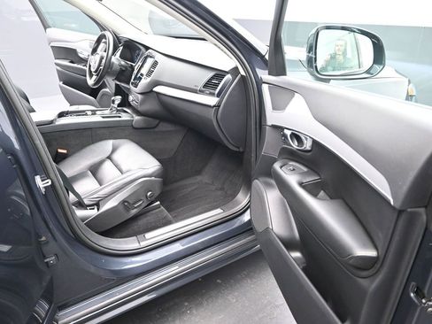 Used 2022 Volvo XC90 T5 Momentum w/ Protection Package Premier image 14