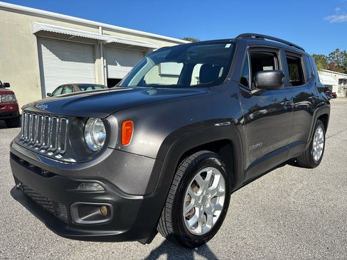 Used 2018 Jeep Renegade Latitude image 2