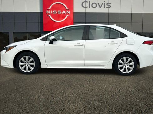 Used 2022 Toyota Corolla LE image 6