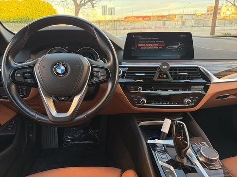 Used 2019 BMW 530e w/ Convenience Package image 10