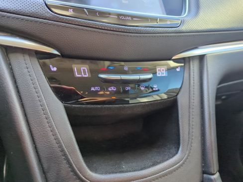 Used 2017 Cadillac XT5 Luxury w/ LPO, Wheel Lock Package FWD image 11