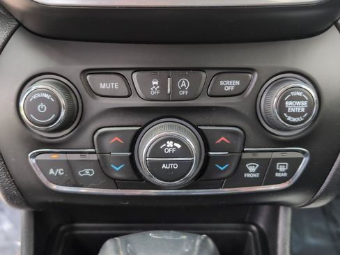 Used 2020 Jeep Cherokee Trailhawk w/ Cold Weather Group AWD/4WD image 30