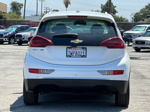 Used 2017 Chevrolet Bolt Premier w/ Driver Confidence II Package FWD image 4