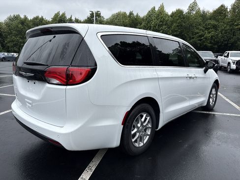 New 2026 Chrysler Voyager LX image 9