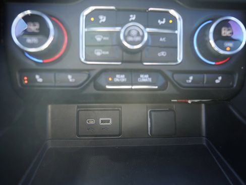 Used 2021 Chevrolet Tahoe LT w/ LT Signature Plus Package image 32